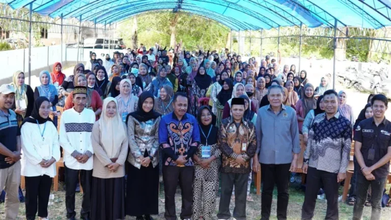 Sosialisasi Program Makan Bergizi Gratis Jumpai Warga Desa Lalonggolosua Kolaka
