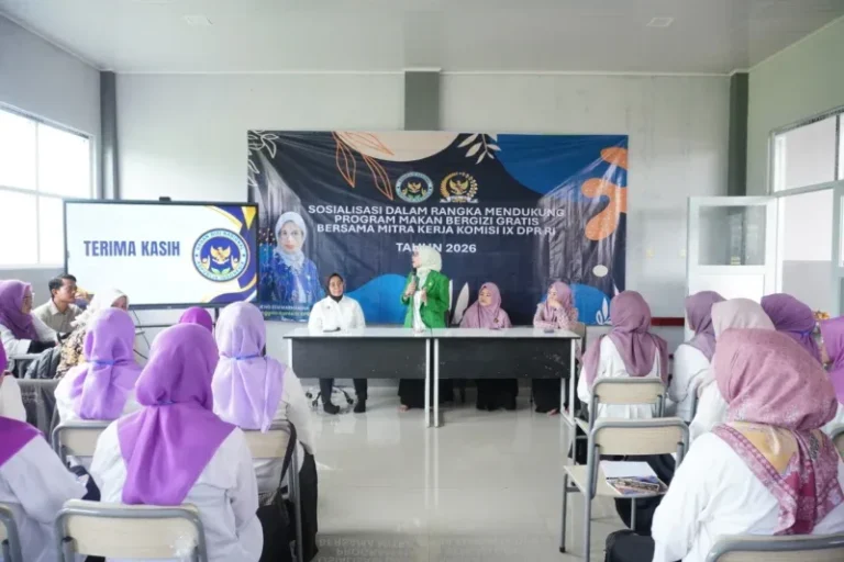 Neng Eem Marhamah Bersama BGN Gelar Sosialisasi Program MBG di Desa Ciwalen Cianjur