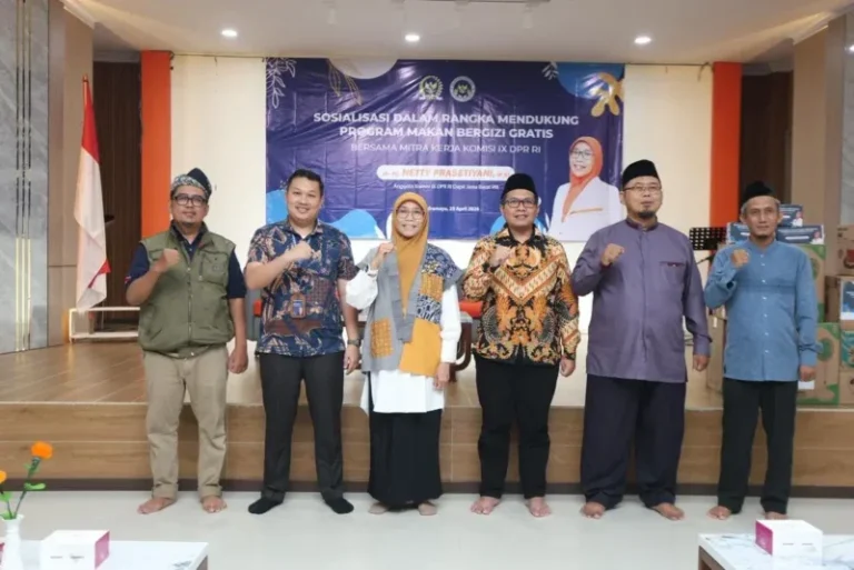 Sosialisasi Program Makan Bergizi Gratis Bersama Mitra Kerja DPR RI di Indramayu